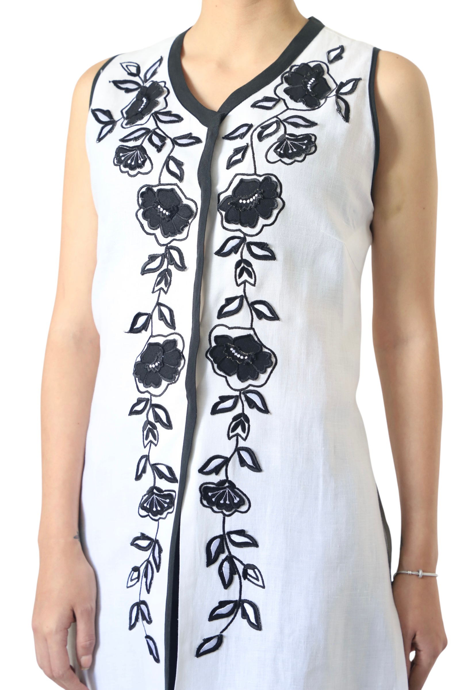 Conjunto De Lino Blanco Y Negro Con Túnica Bordada - Imagen 3