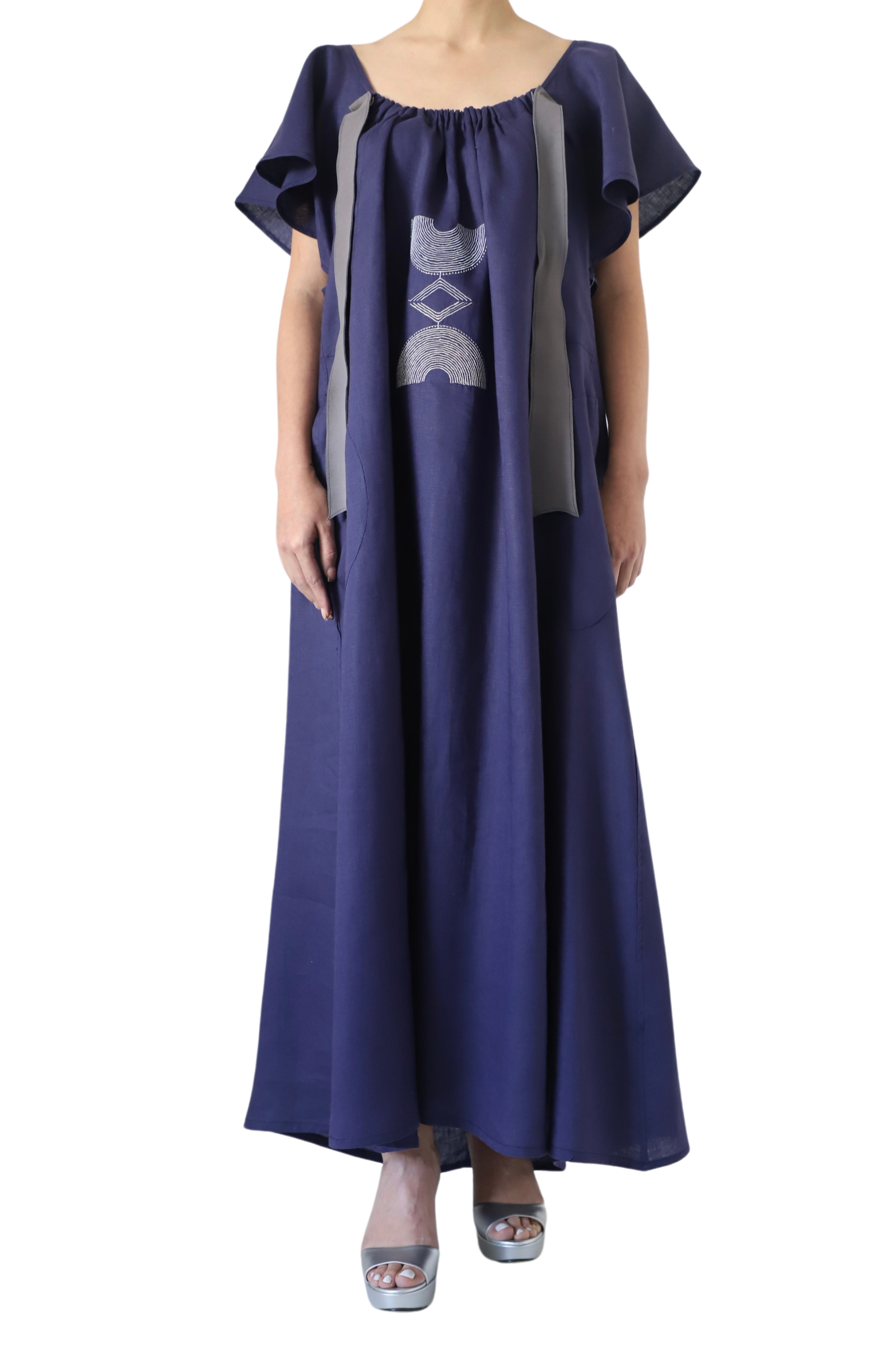 Vestido Largo De Lino Azul Con Bordado Y Moño Decorativo - Imagen 2